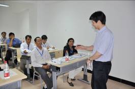 我院泥沙所郭庆超总工与学员交流.JPG