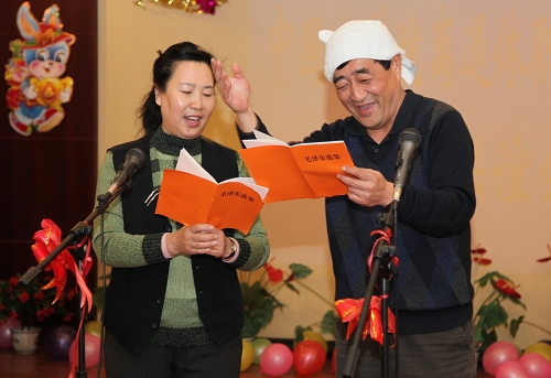 <em>男女声对唱</em>《老两口学毛选》