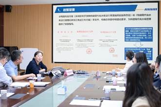 会议室里的人们
AI 生成的内容可能不正确。