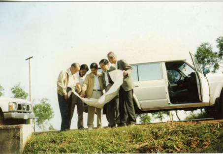 a1992年UNDP海南岛水资源平衡研究项目现场考察,左二李源园,右二张泽祯